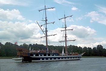 CzarterMazury>>Atrakcje turystyczne>>aglowiec Chopin