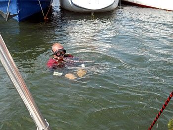 Akcja wycigania zablokowanej kotwicy naszego jachtu.